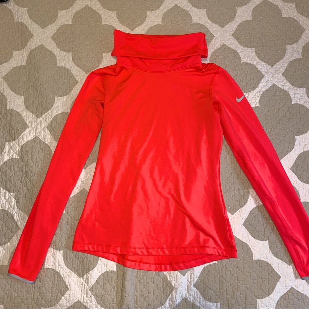 NIKE Sweater